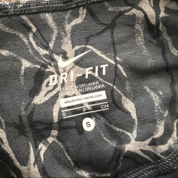 Nike Dri-Fit Capri Athletic/Workout Pants - Picture 4 of 5